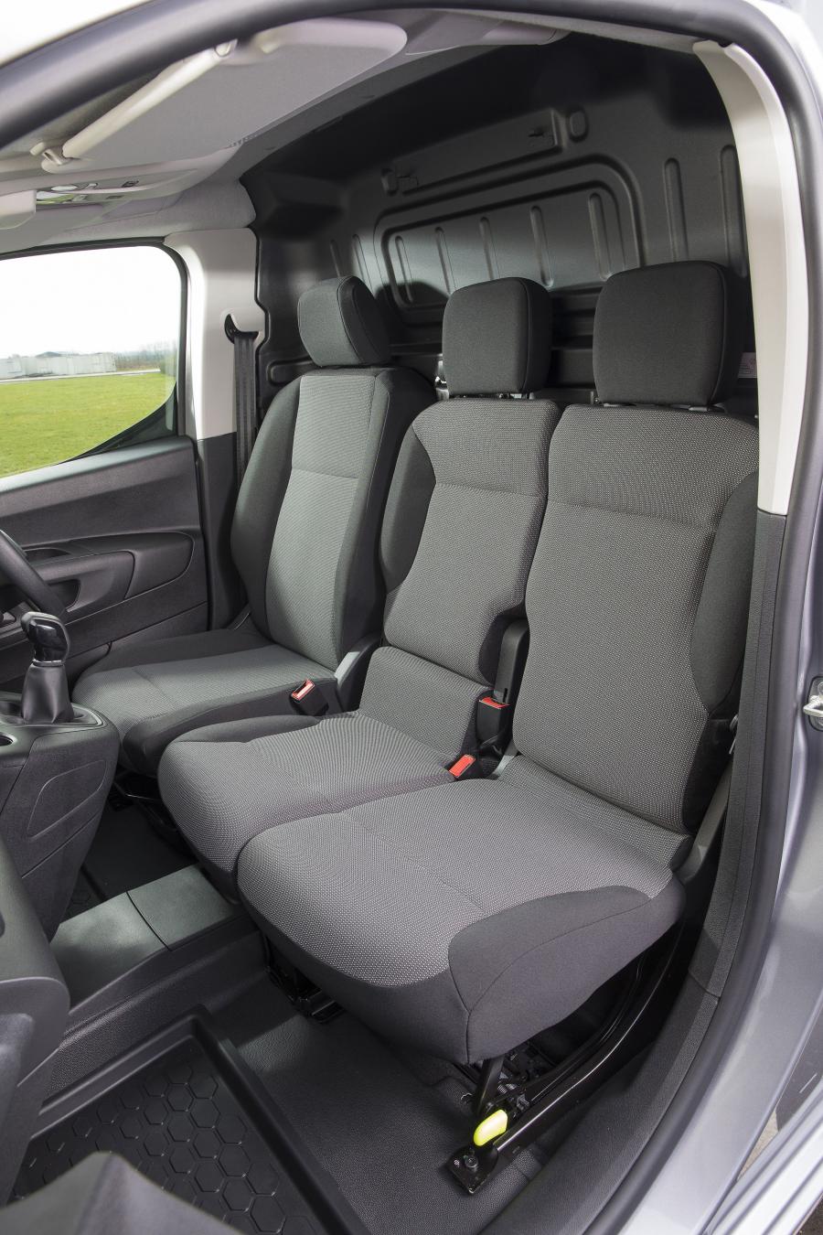 Интерьер Peugeot Partner LWB 2018 года  (UK) (фото 14 из 14)